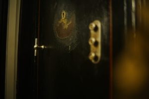 Casa Tătărescu: Martor al Elitei Interbelice și Contur al Memoriei Politice în București